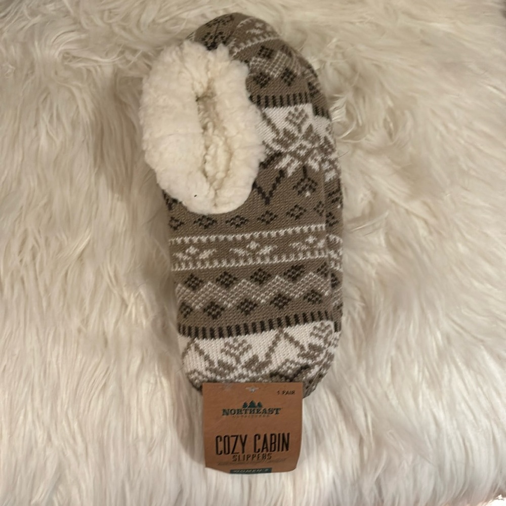Northeast Cozy Cabin slippers Women’s shoe size 5-10